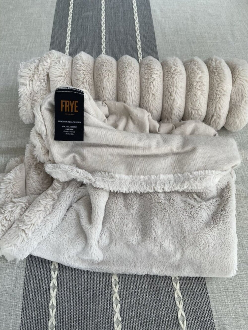 Frye Pillow Sham Bedding Beige Faux Fur Channel Stripe King Super Soft EUC 20/40